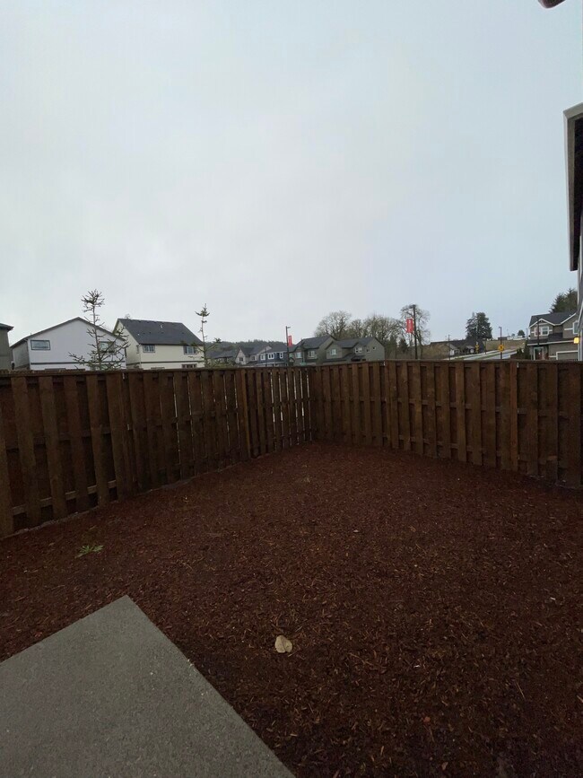 Building Photo - 18405 SW Buckhorn Dr