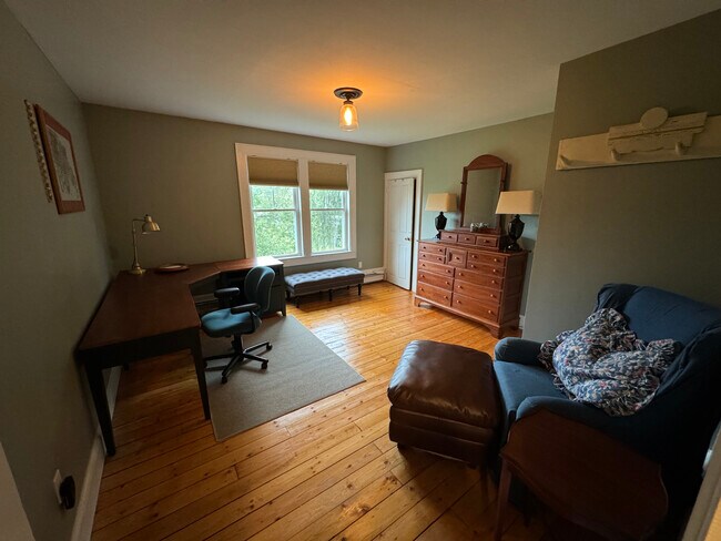 Building Photo - 147 Lincolnville Ave