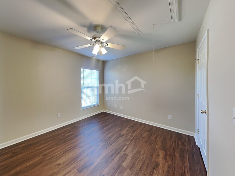 Building Photo - 9725 Autumn Applause Dr