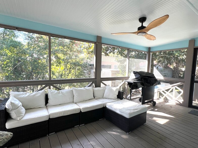 Building Photo - 201 Lovell Ave