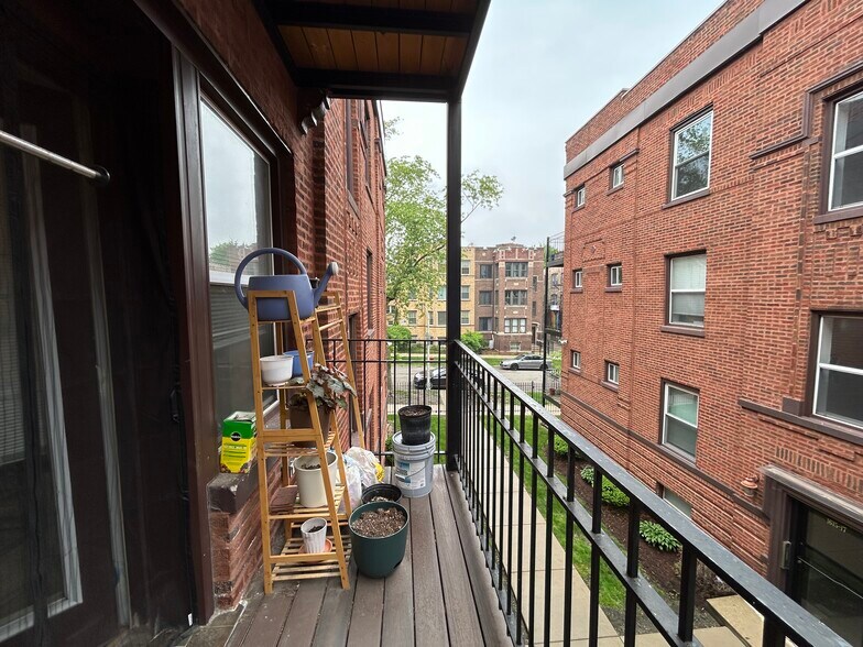 Building Photo - 1621 W Wallen Ave