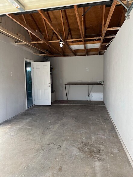 Building Photo - 16588 Vine St