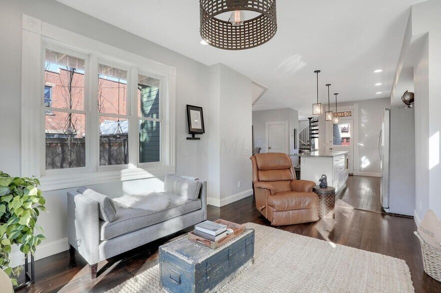 Building Photo - 799 S Lazelle St