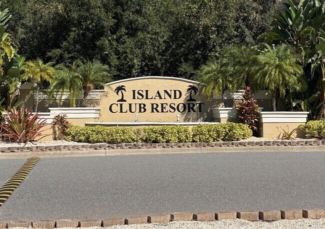 Building Photo - Coming Soon! Charming 1-Story Lockout Townhome in Davenport!