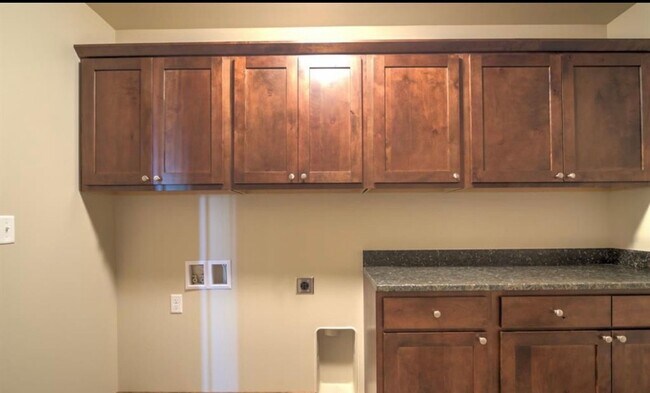 Building Photo - Spacious 3BR/2BA Home in Quiet Belgrade Neighborhood with Fenced Backyard & Garage