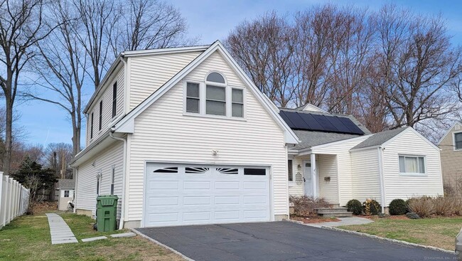 Primary Photo - 16 Bonheur Rd