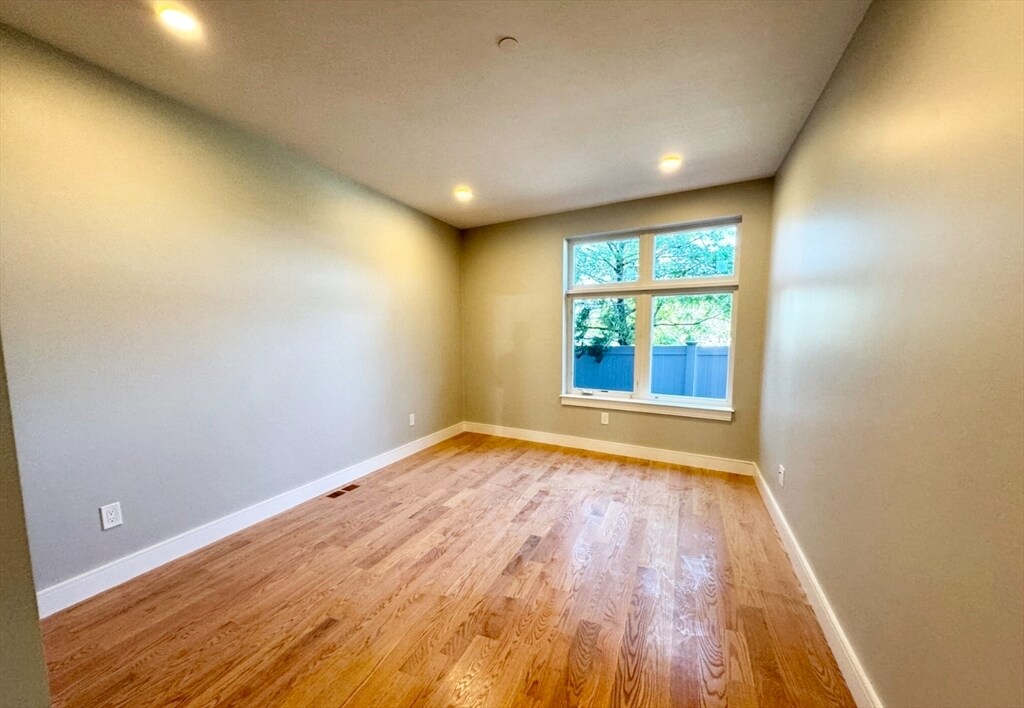 #2 - 16 Baker Ct