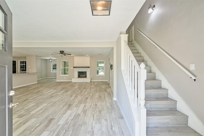 Building Photo - 725 River Plantation Dr