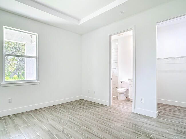 Building Photo - 260 West Dr