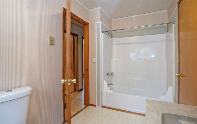 Building Photo - Spacious Rambler Retreat Nestled on an Acr...