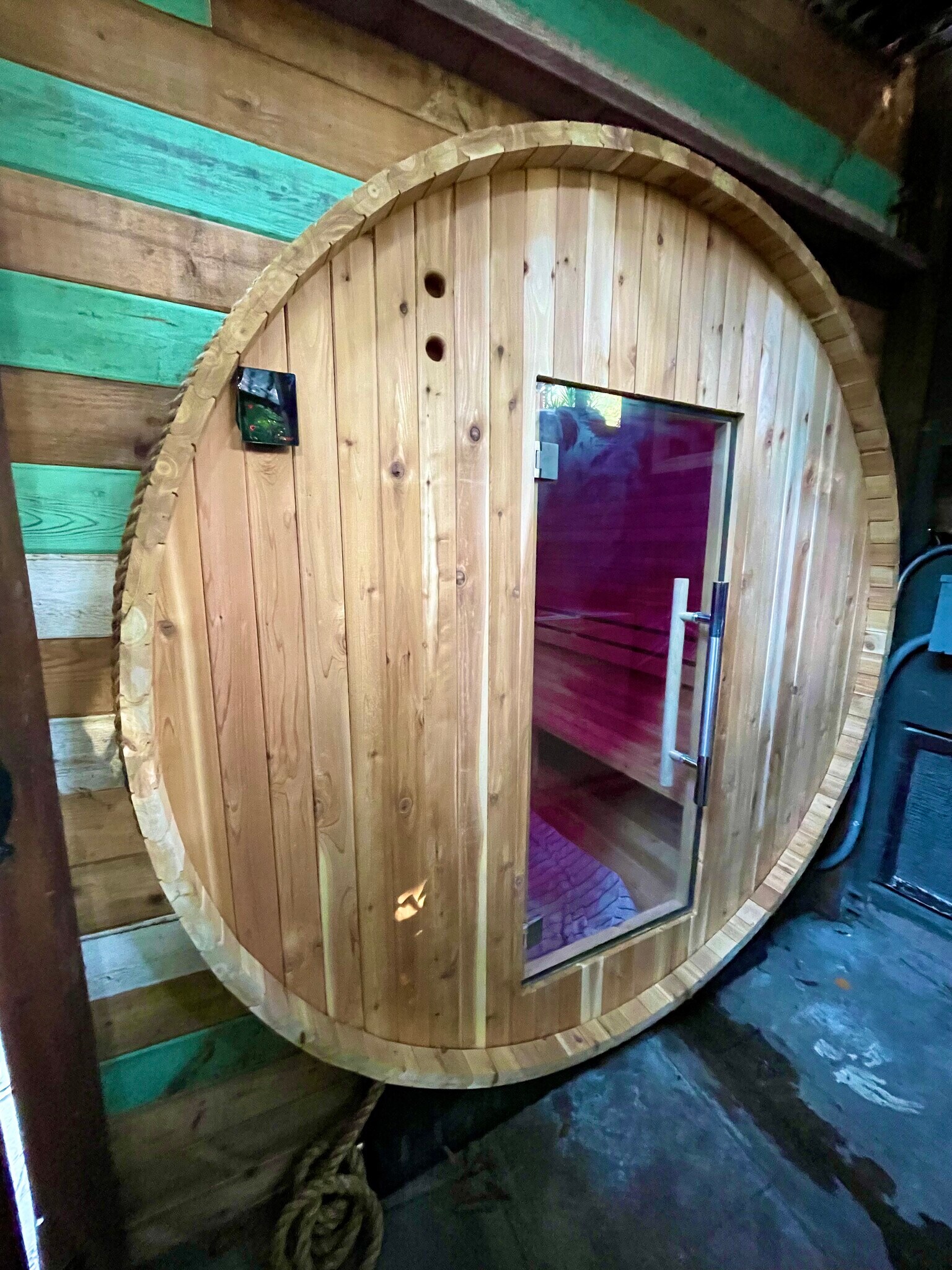 Sauna - Shared courtyard with four other bungalows - 2918 Pacific Ave