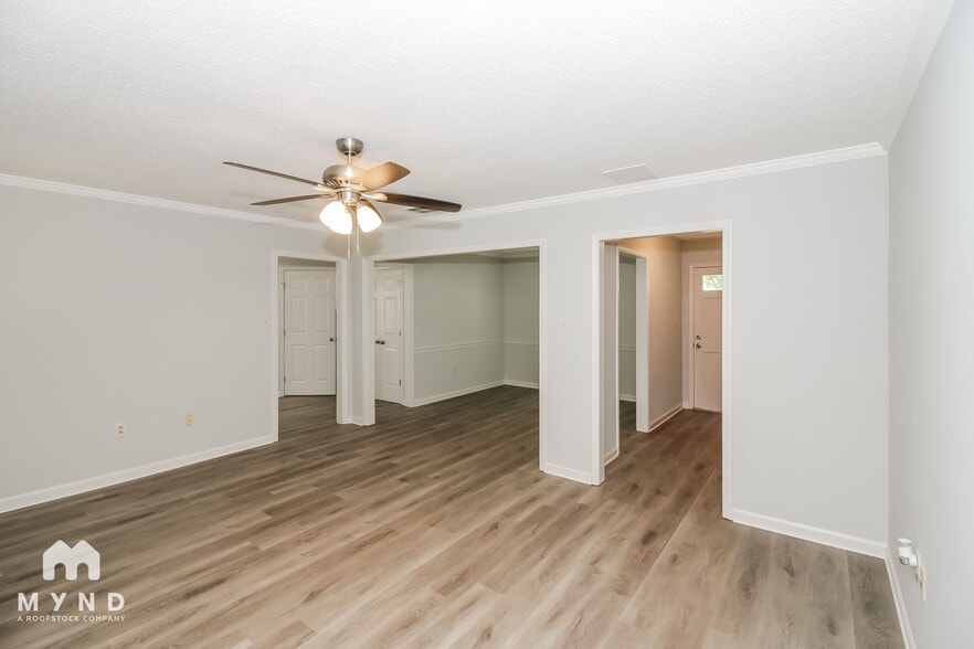 Building Photo - 6868 Rockbrook Dr