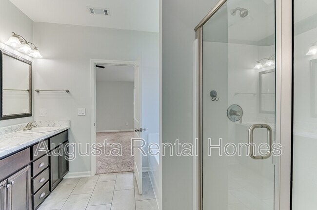 Building Photo - 2562 Inverness Dr