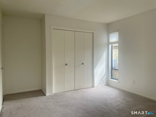 Building Photo - 445 Heritage Vlg