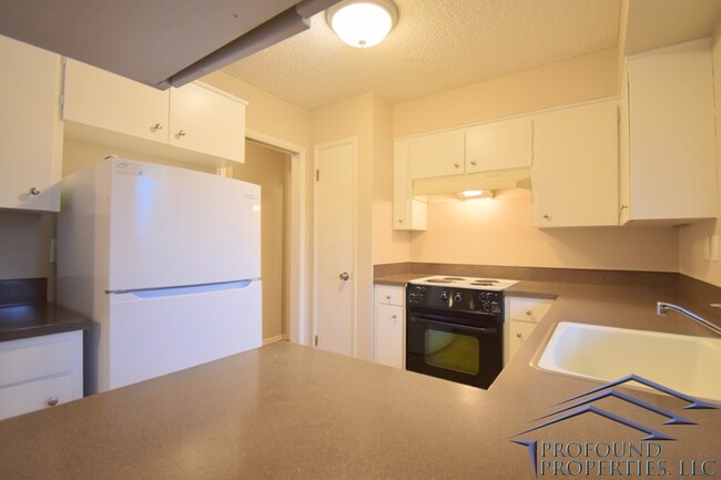 Building Photo - 8745 SW Beaverton Hillsdale Hwy