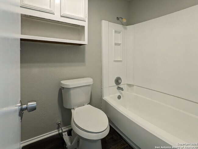 Building Photo - 5528 ALLBROOK
