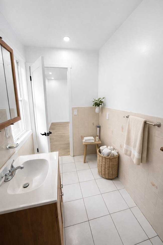 Building Photo - 87 Merseles St
