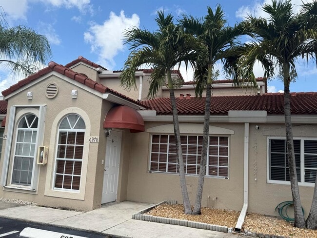 Building Photo - 6978 NW 166th Ter