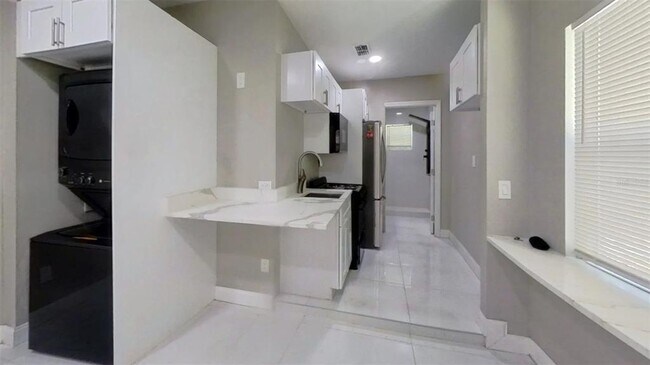 Building Photo - 2726 Miami Terrace