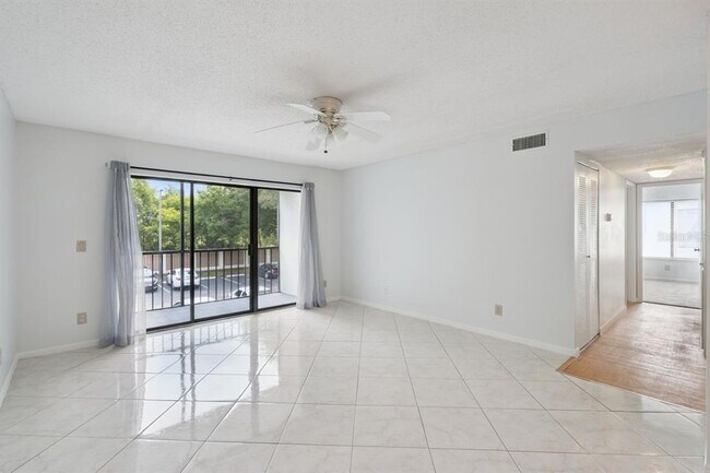 Building Photo - 8215 Sun Spring Cir
