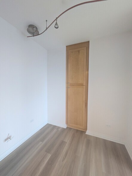 nook - 33 W Ontario St