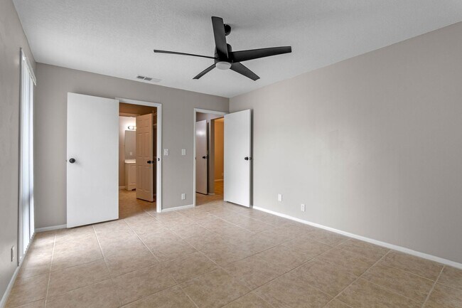 Building Photo - Lovely 1/1 condo in Winter Springs ~ Fresh...
