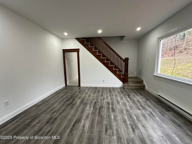 Building Photo - 5 Robert St