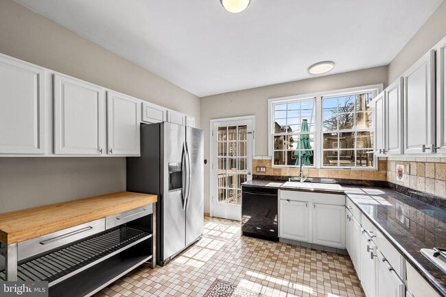 Building Photo - 2315 Eastern Ave