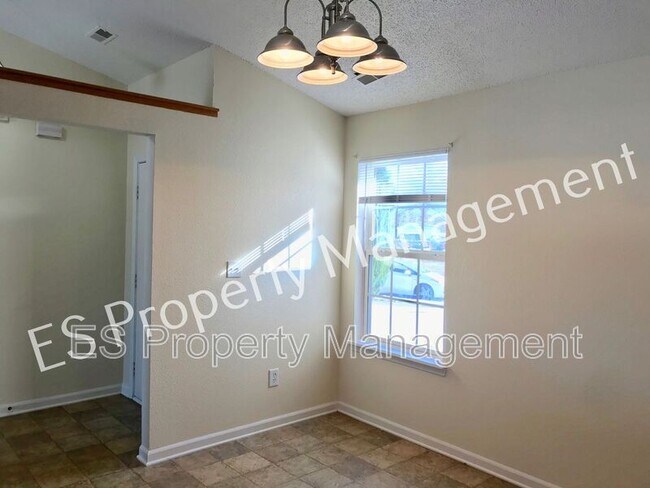 Building Photo - 5742 Ashcroft Dr