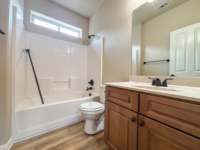 Building Photo - 1908 Tanger Ter