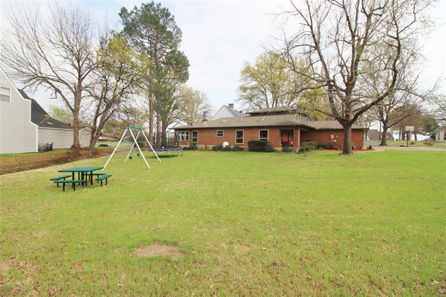 Building Photo - 18359 Hickory Cir