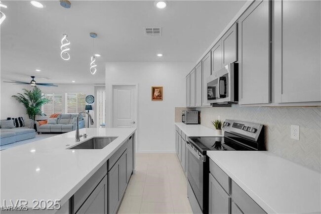 Building Photo - 5357 Eleganza Ave