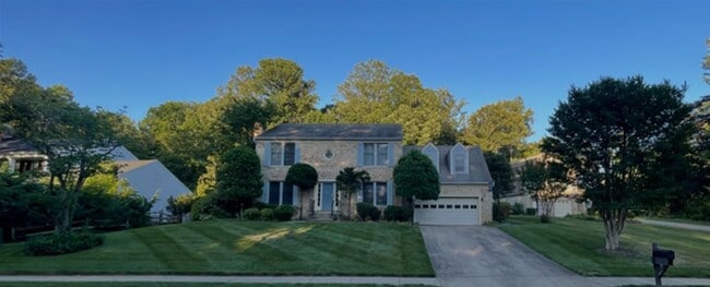 Building Photo - 15569 Golf Club Dr