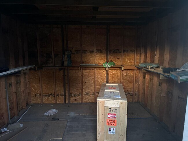 Building Photo - Available August 1st! 3-Bedroom, 2-Bathroom Home in East Rogers
