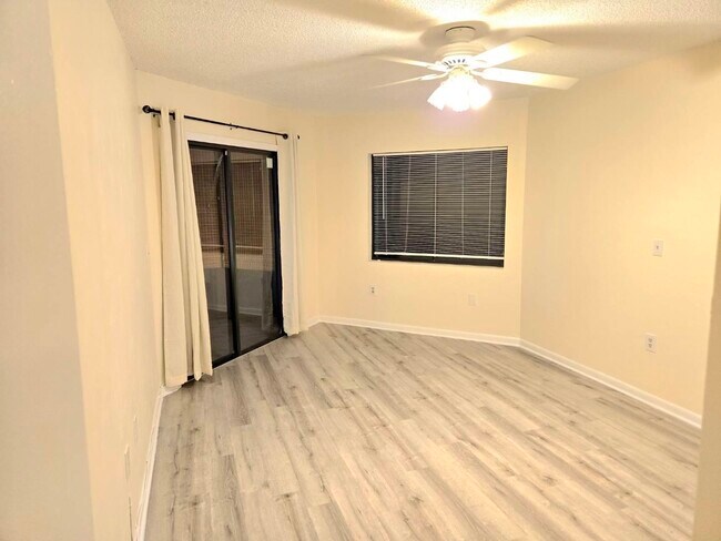 Building Photo - 7 Hembury Ln