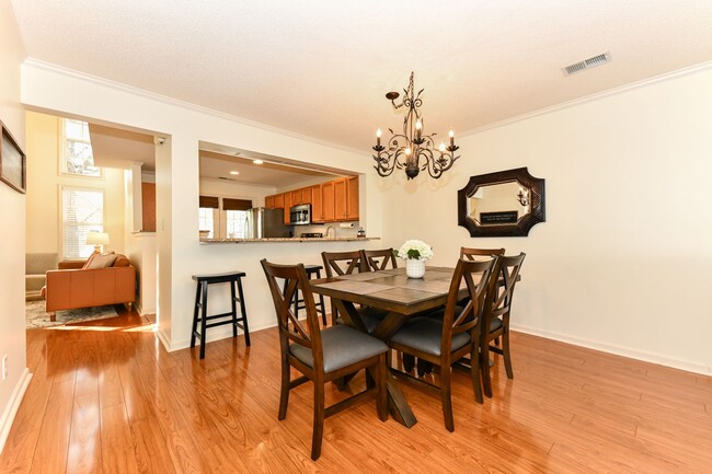 Building Photo - Updated 3 Bedroom Townhome in McAlister's Place