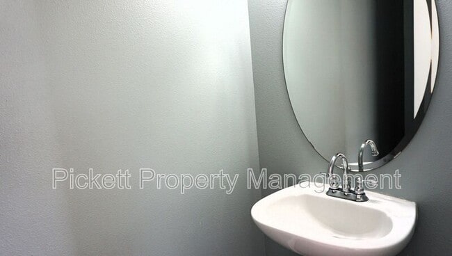 Building Photo - 4855 Bowwood Cir NE