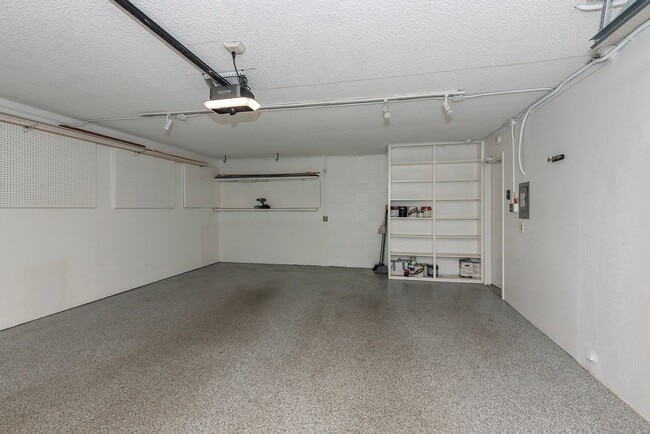 Building Photo - Light-Filled 2BR/2.5BA Townhouse with Private Patio & 2-Car Garage Near UCSD & UTC