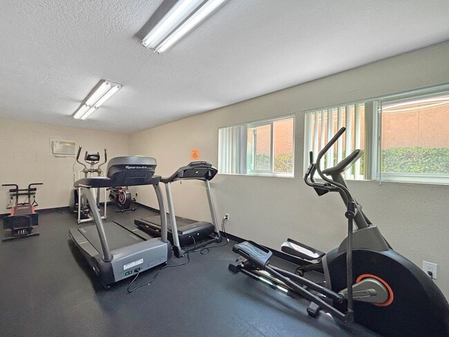 Building Photo - Charming 1BD/1BA Condo in Allied Gardens W...