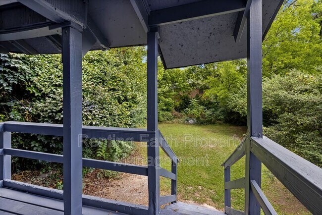 Building Photo - 963 3rd St W