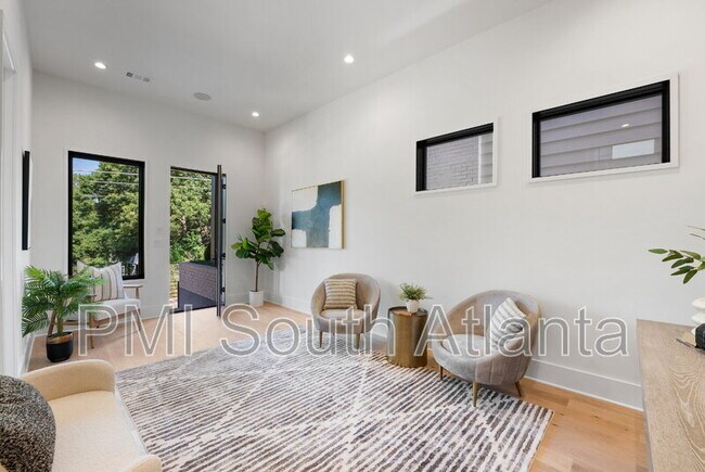 Building Photo - 194 E Lake Terrace SE