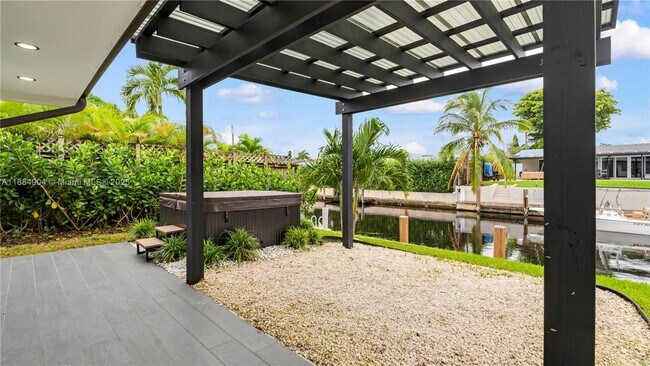 Building Photo - 2413 Gulfstream Ln