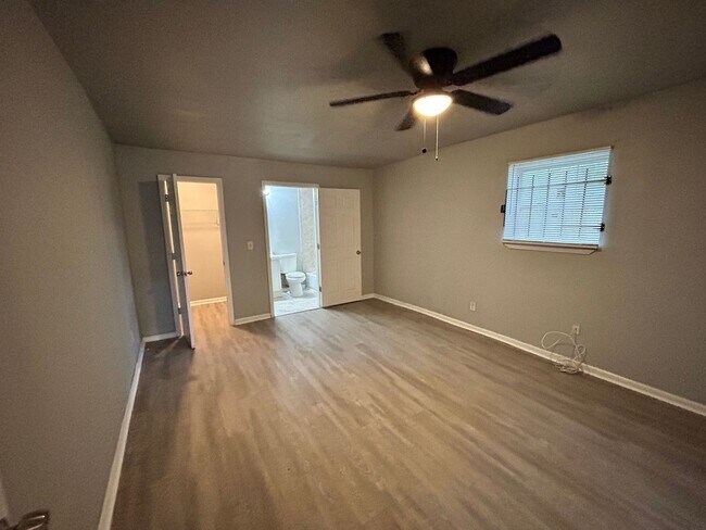 Building Photo - Northside 3/2 Home For Rent!