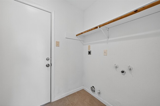 Building Photo - 4422 Wee Lassie Ln