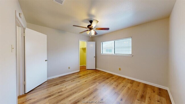 Building Photo - 2807 Longmire Dr