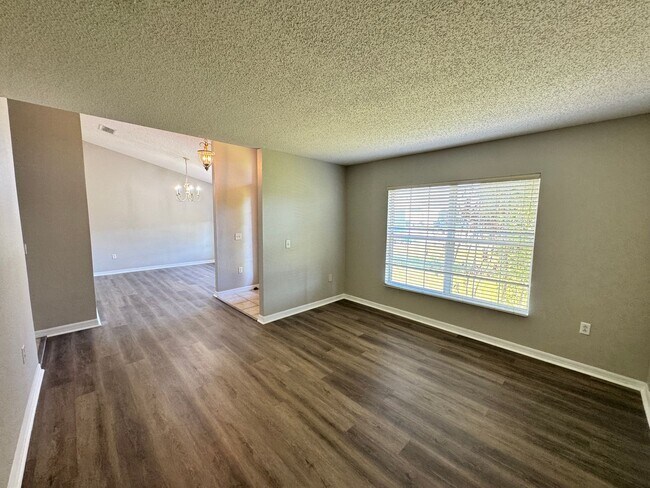 Building Photo - Split Floor plan 3/2 in Poinciana