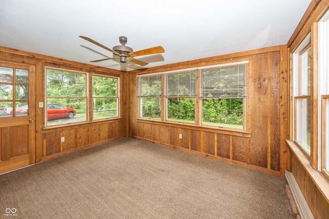Building Photo - 628 Ash Dr