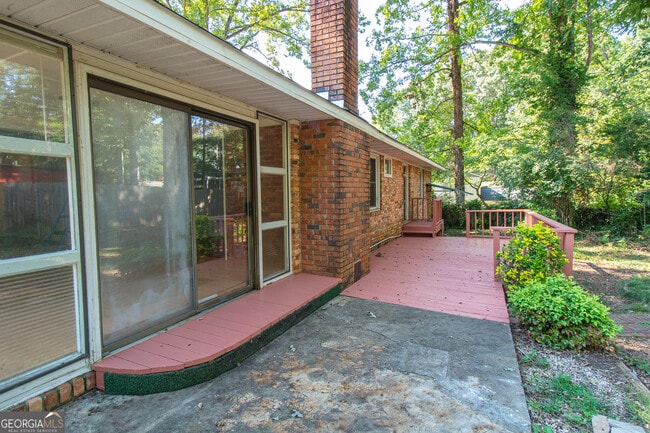 Building Photo - 1005 College Station Rd