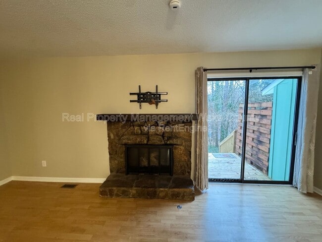 Building Photo - 5754 Pool Side Dr