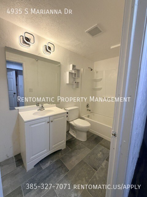 Building Photo - 4935 Marianna Dr